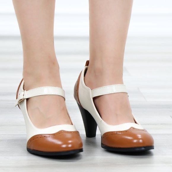 Oxford White & Tan Vintage Round Toe Pump - Picture 3 of 11